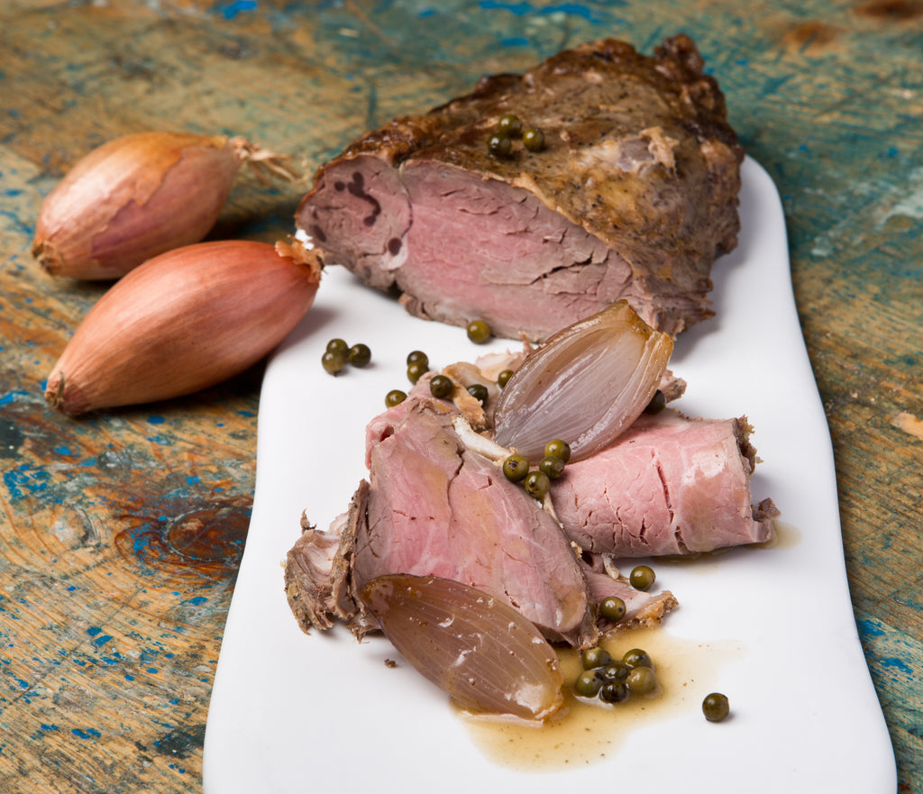 Solomillo asado al horno con chalotas y pimienta verde